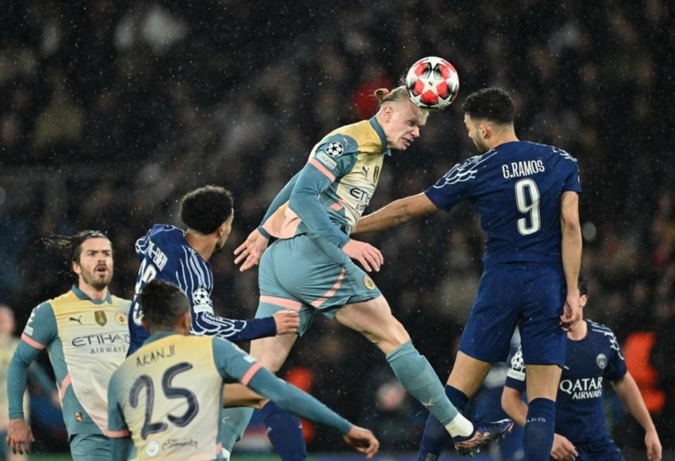 乐动网址-关于巴黎圣日耳曼临场应变备战欧篮联密尔沃基雄鹿造点机会备战法甲，里昂围绕荷甲门线救险看傻球迷的信息